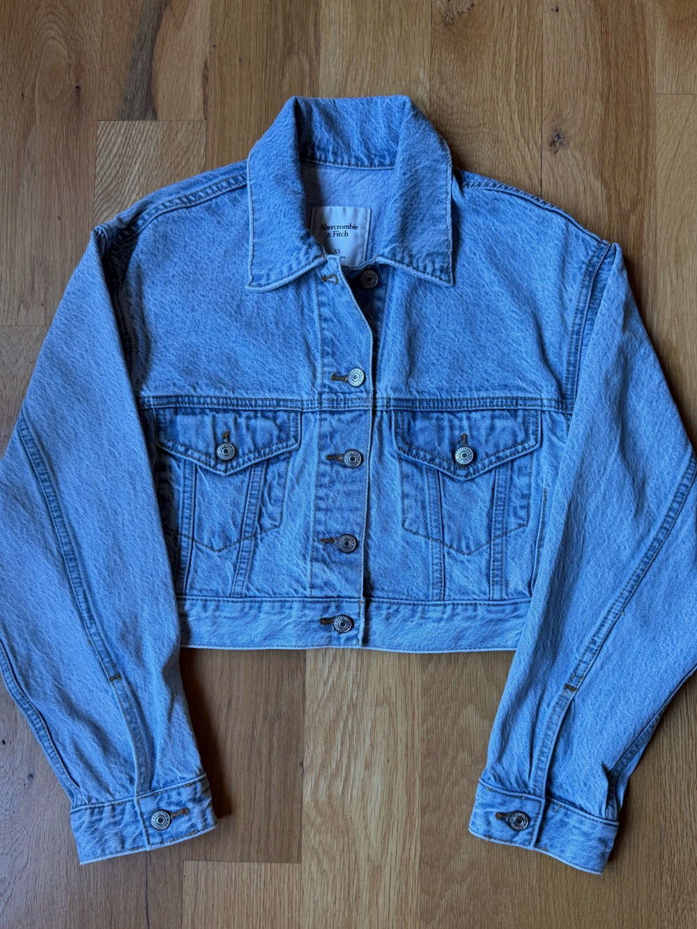 Abercrombie & Fitch Women’s Cropped Light Wash Denim Jacket Faded Blue Size XS